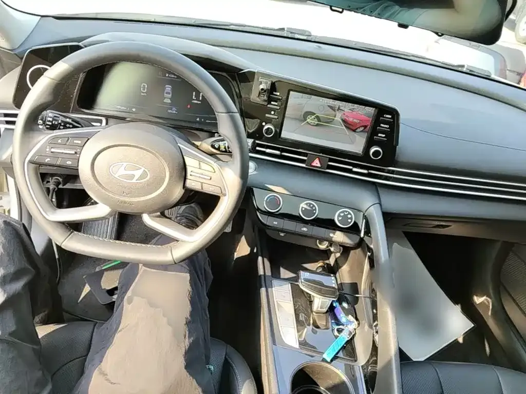 Hyundai Elantra — фото 10
