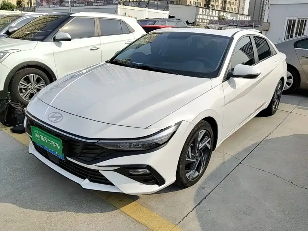 Hyundai Elantra — фото 7