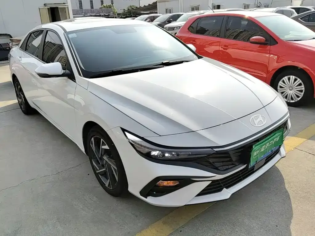 Hyundai Elantra — фото 3