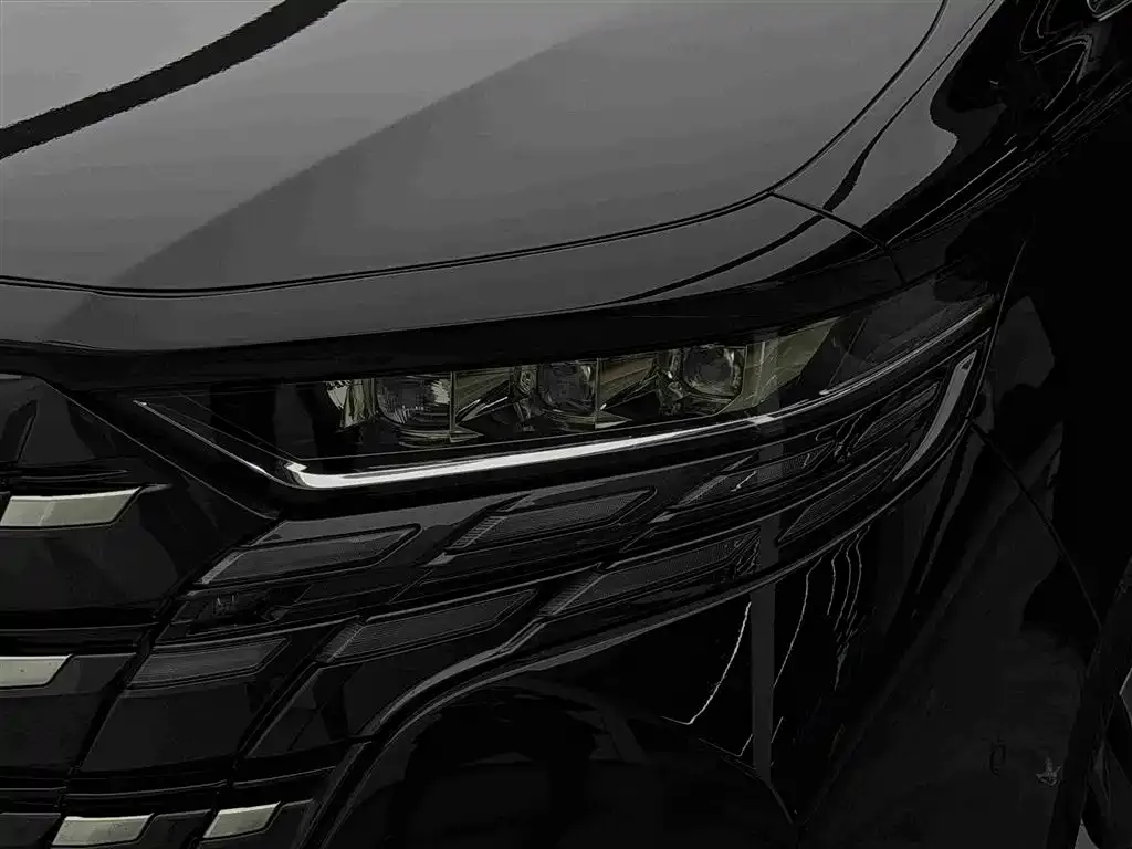 Toyota Alphard — фото 4