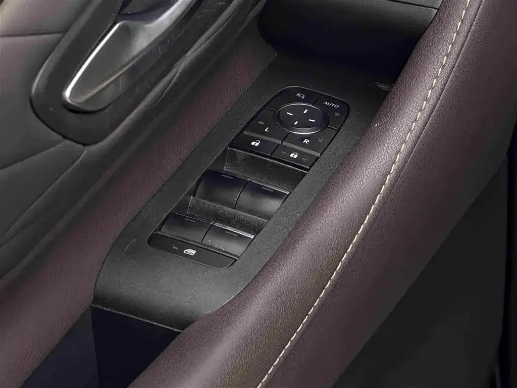 Toyota Alphard — фото 8