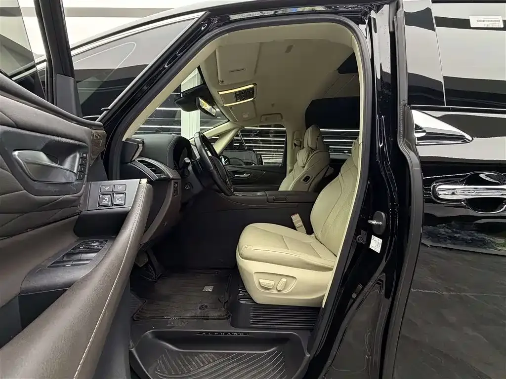 Toyota Alphard — фото 9