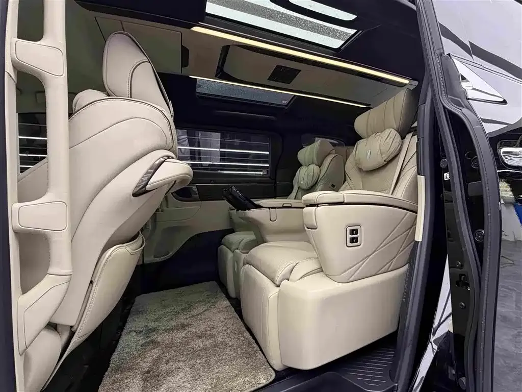 Toyota Alphard — фото 7