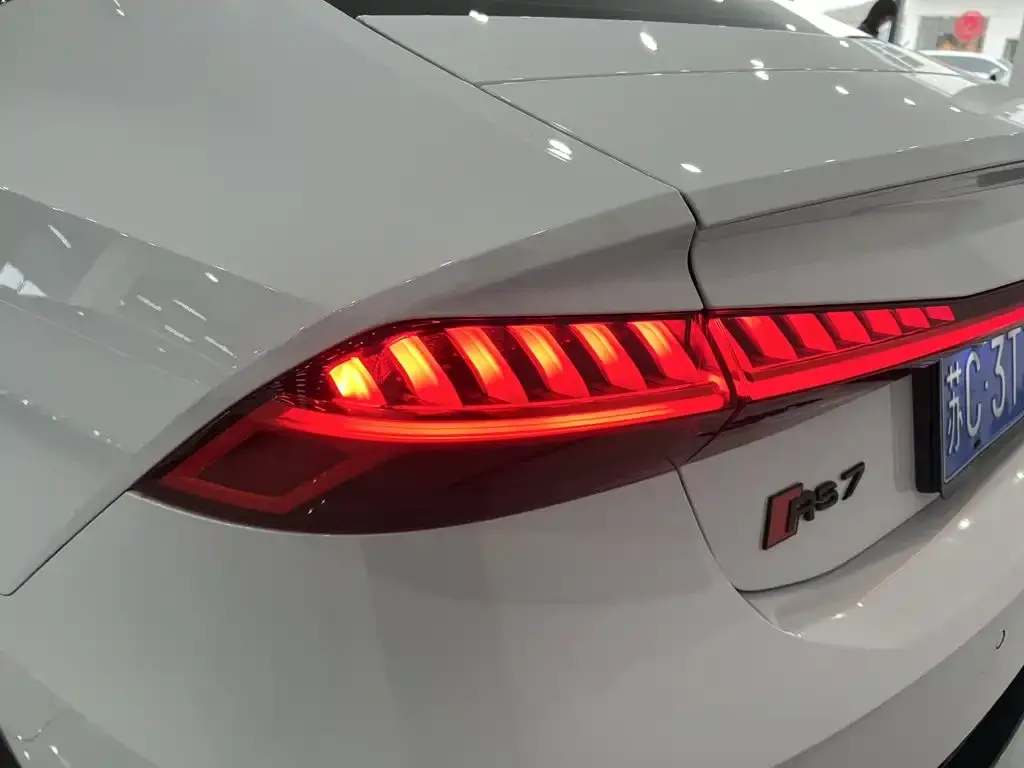 Audi A7 — фото 2
