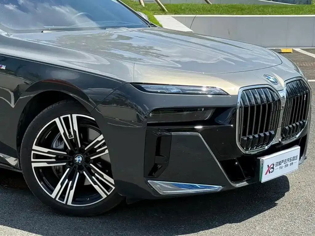BMW i7 — фото 3
