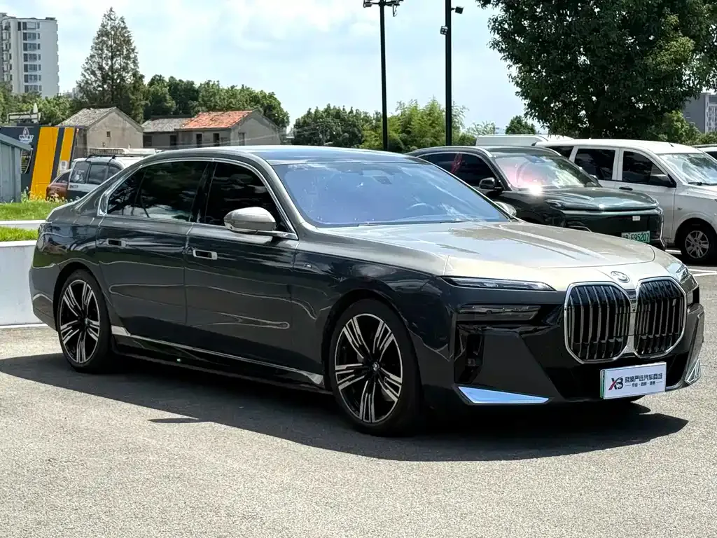 BMW i7 — фото 10