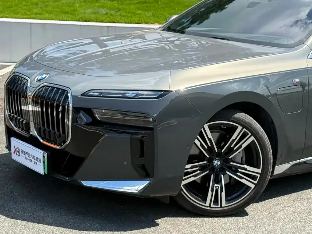 BMW i7 — фото 6