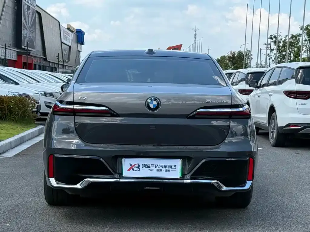 BMW i7 — фото 8
