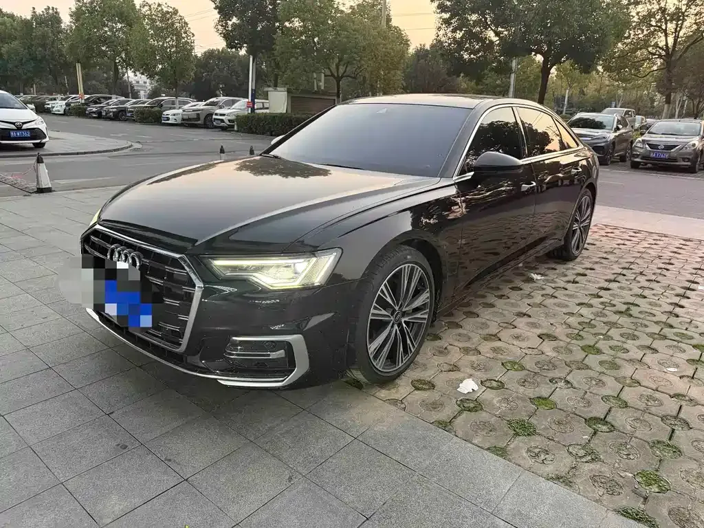 Audi A6L — фото 1