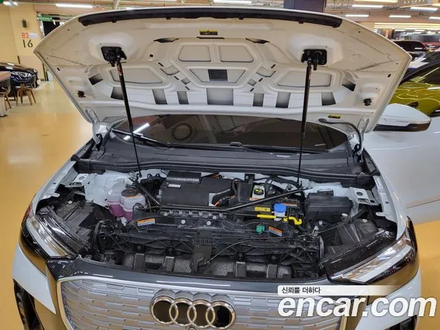Audi Q4 e-tron — фото 10