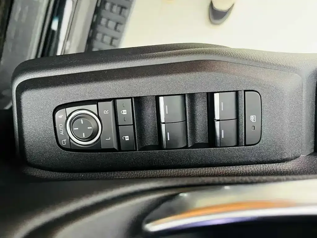 Toyota Prado — фото 6
