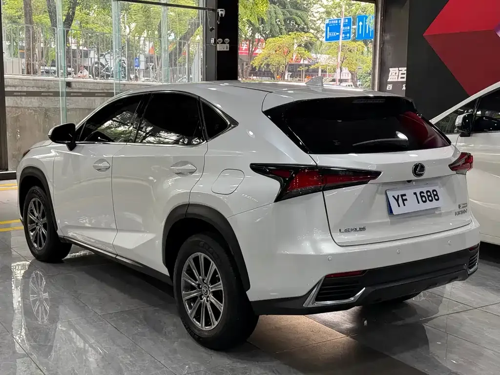 Lexus NX — фото 10