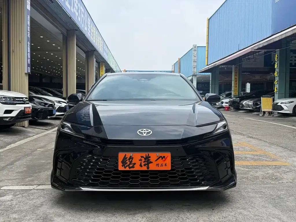 Toyota Camry — фото 7