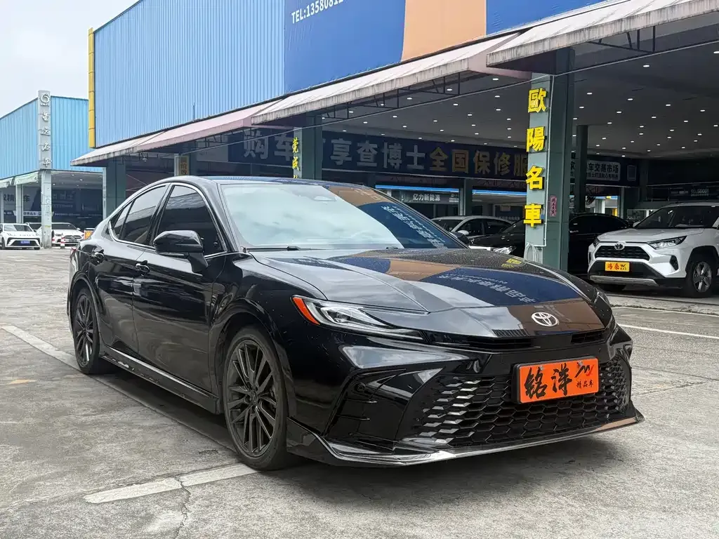 Toyota Camry — фото 2
