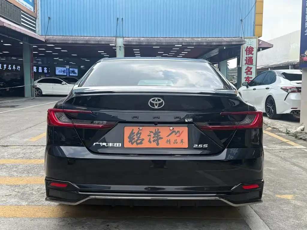 Toyota Camry — фото 5
