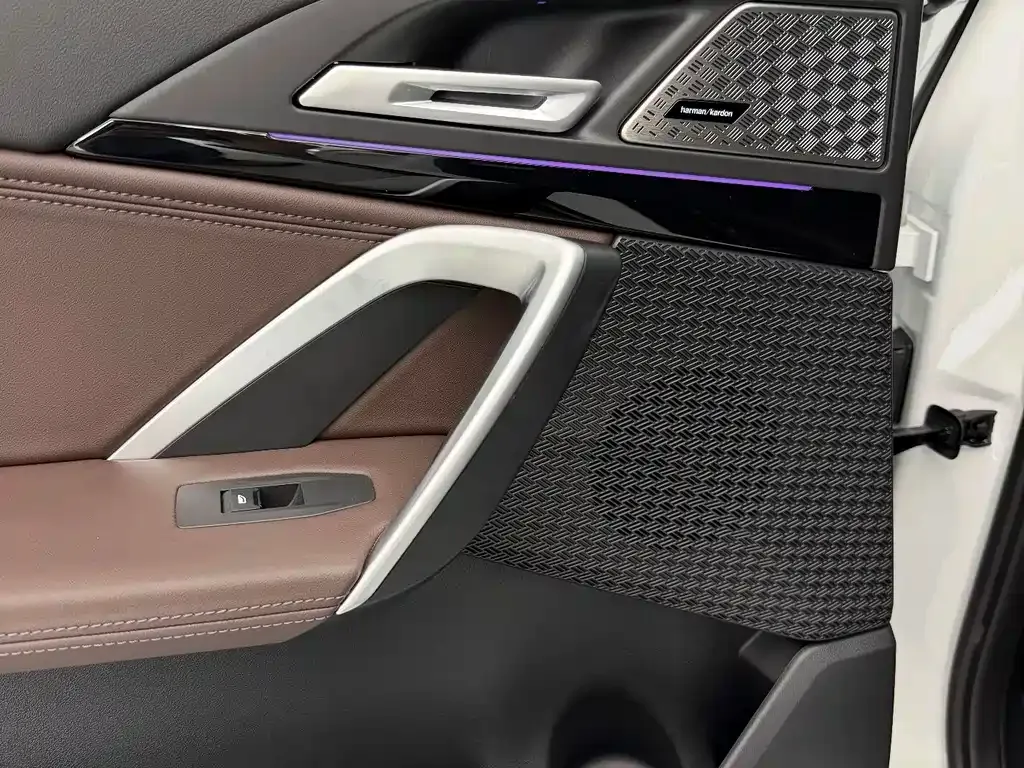 BMW X1 — фото 10