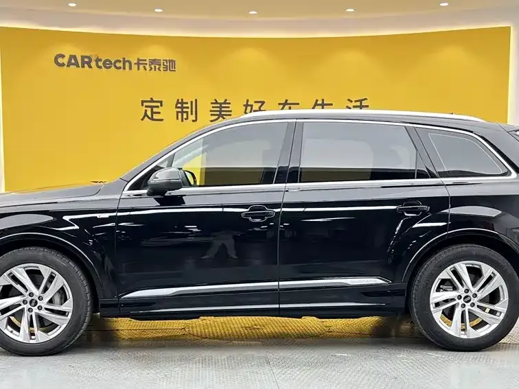 Audi Q7 — фото 10