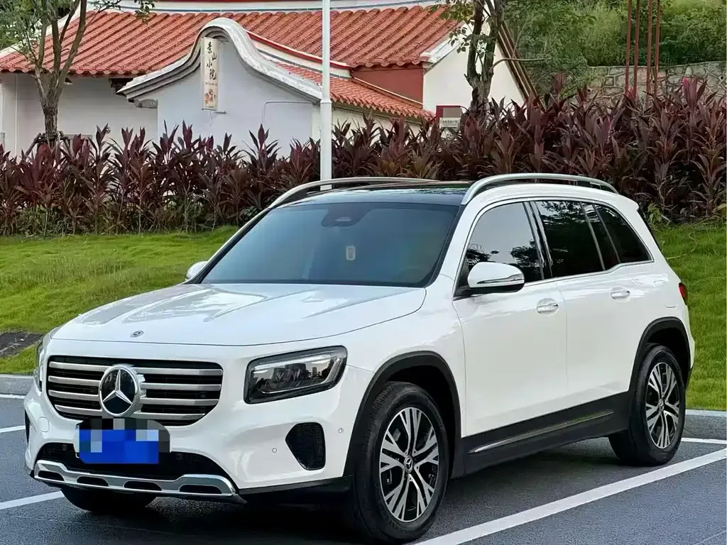 Mercedes-Benz GLB — фото 1