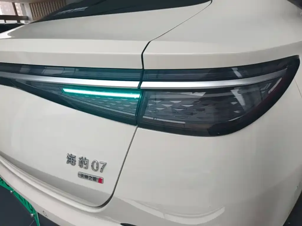 BYD Seal 07 DM-i — фото 9
