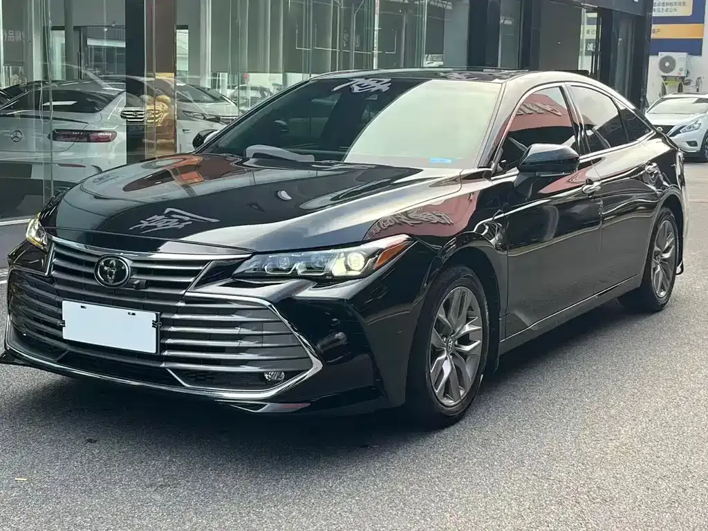Toyota Avalon — фото 1