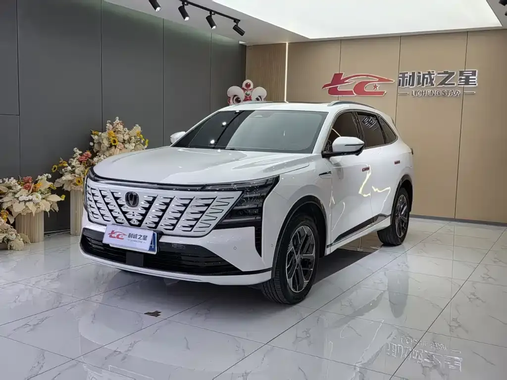 Changan CS75 PLUS — фото 1