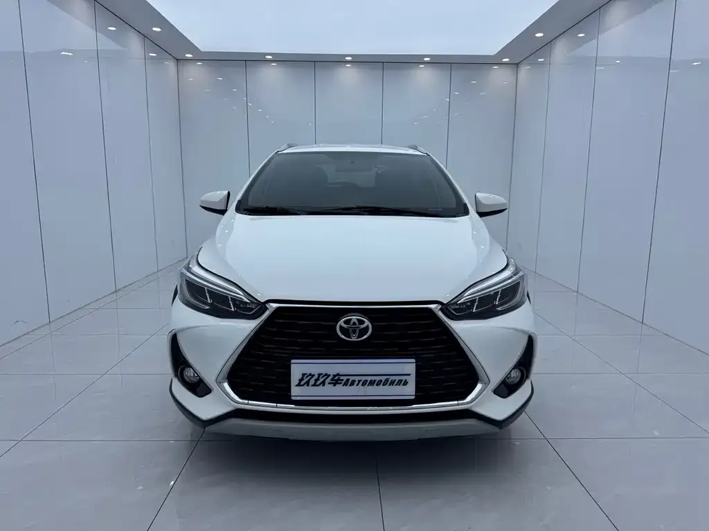 Toyota Yaris L — фото 3