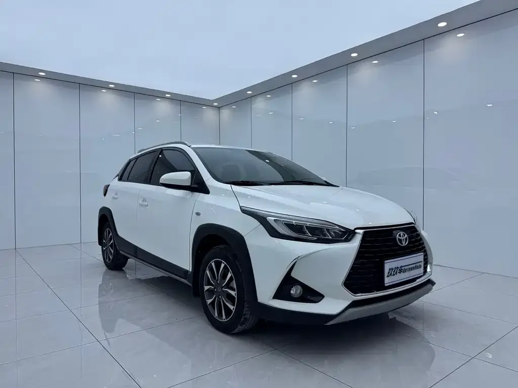 Toyota Yaris L — фото 2