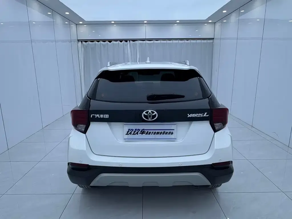 Toyota Yaris L — фото 6
