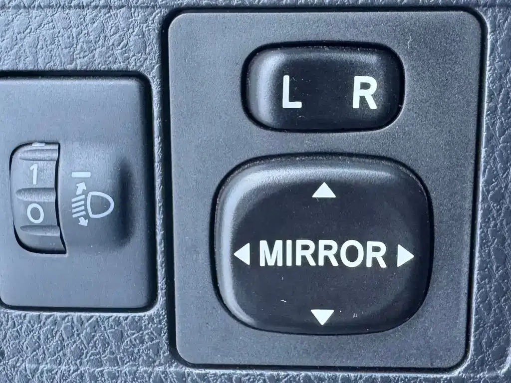Toyota Yaris L — фото 9