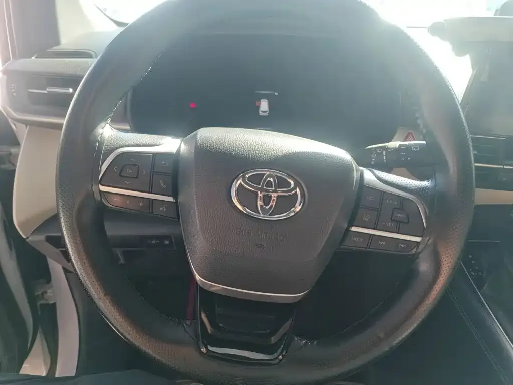 Toyota Sienna — фото 4