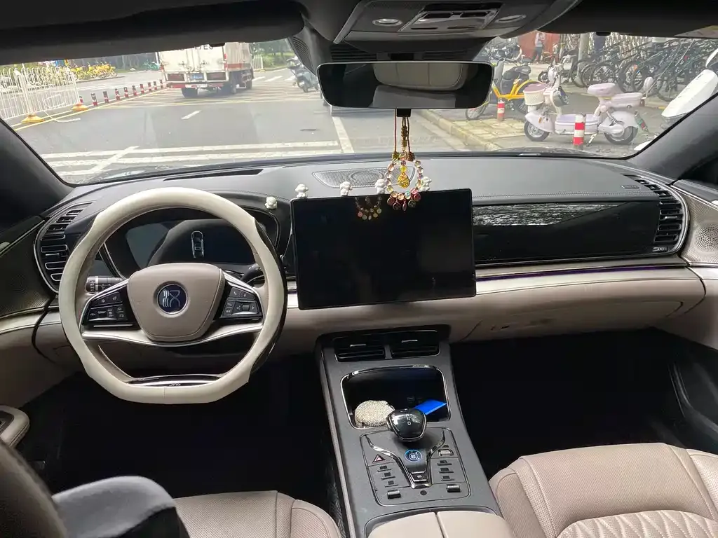 BYD Han — фото 2