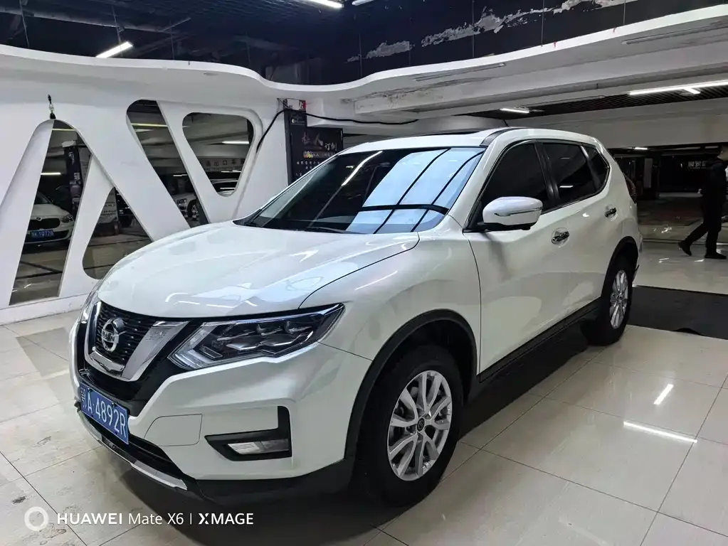 Nissan X-Trail — фото 1