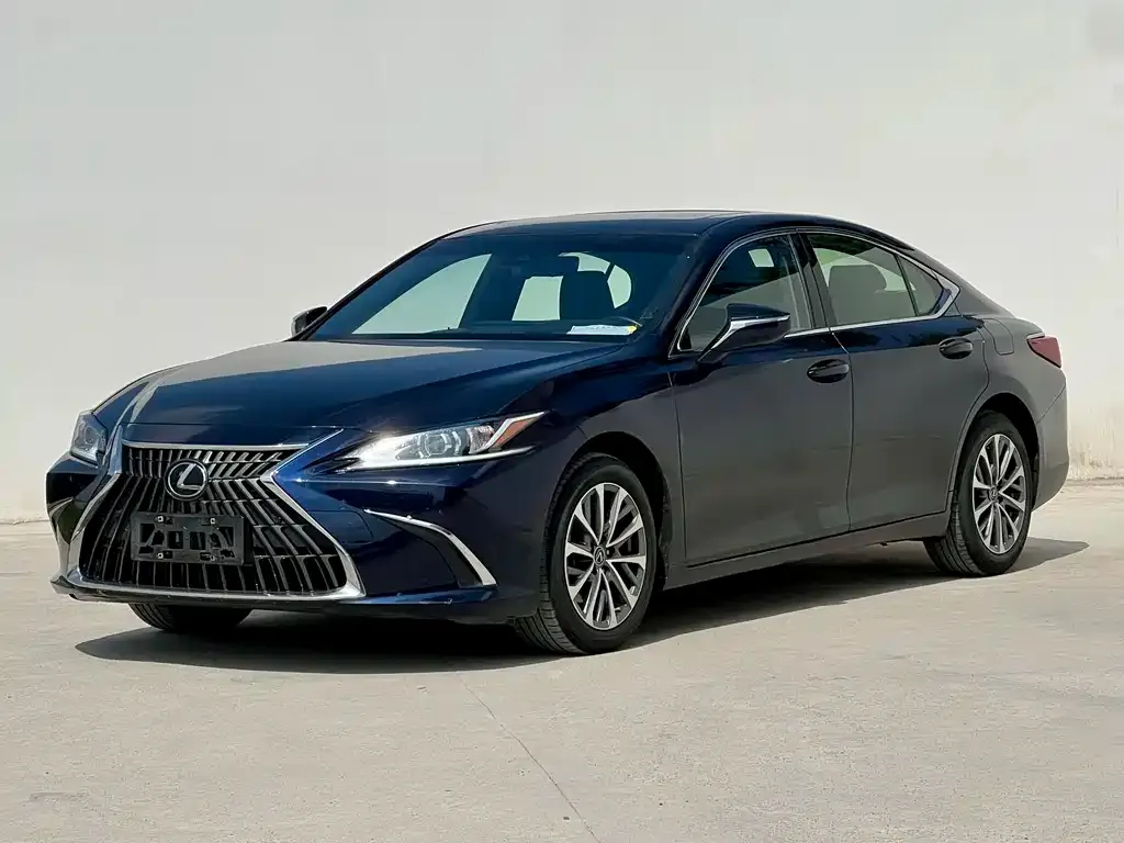Lexus ES — фото 1