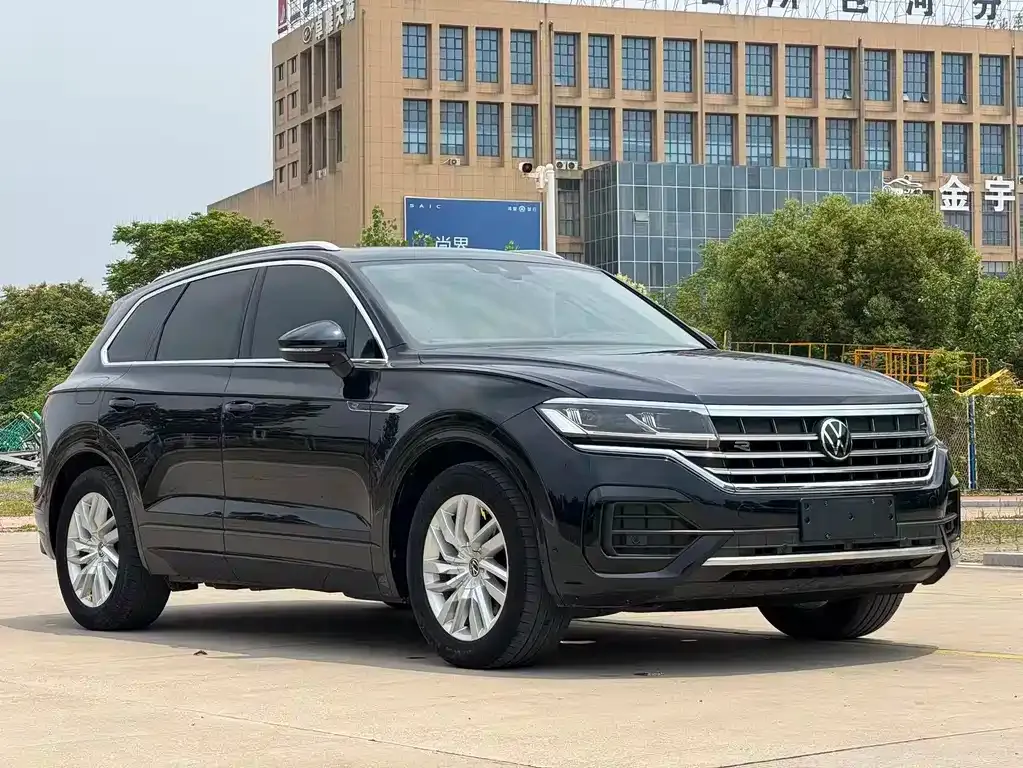 Volkswagen Touareg — фото 6