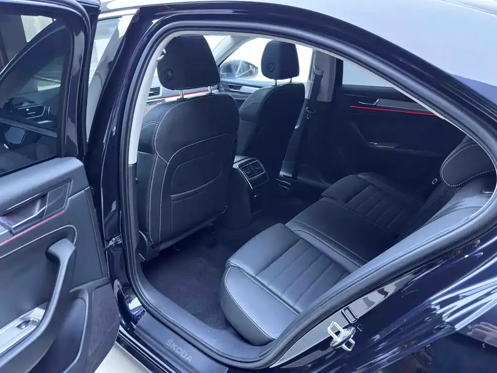 Skoda Superb — фото 8