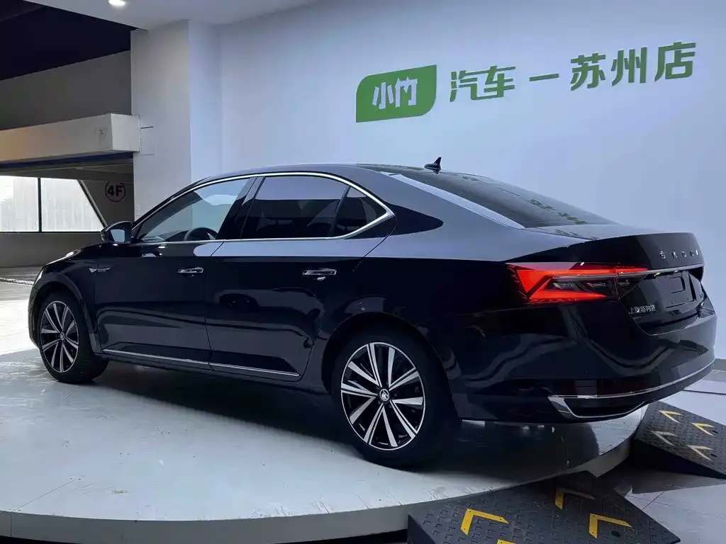 Skoda Superb — фото 10