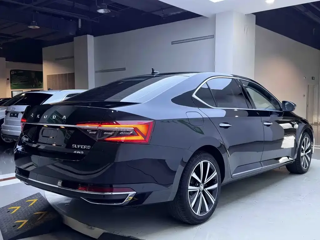 Skoda Superb — фото 6