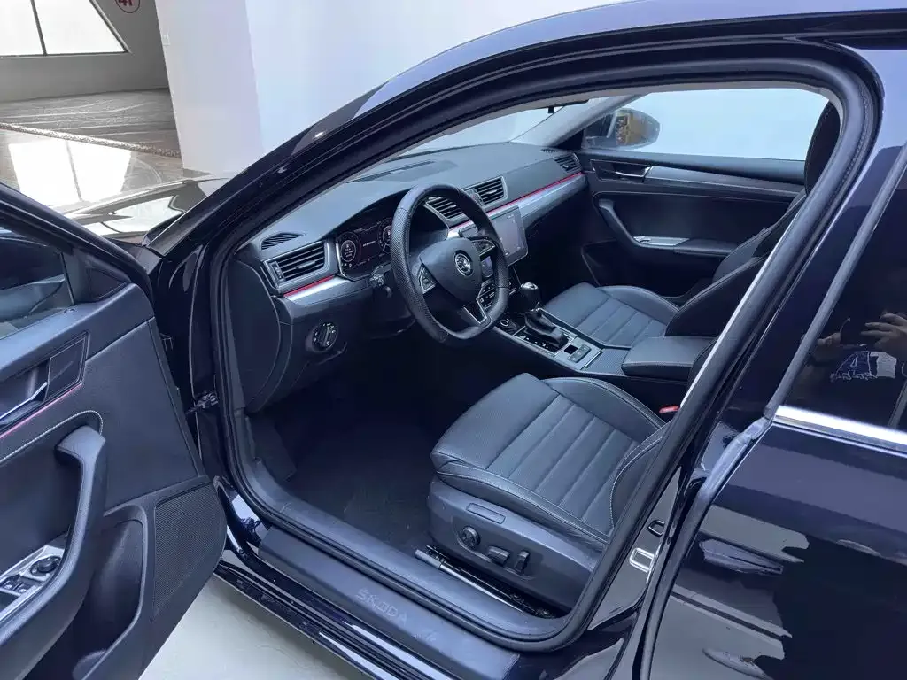 Skoda Superb — фото 9