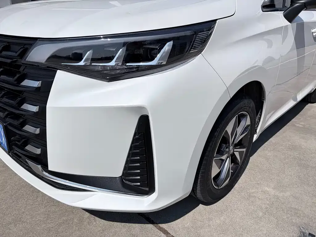 GAC Motor Trumpchi M6 — фото 4