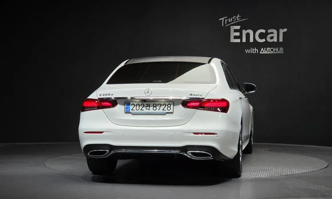 Mercedes-Benz E-Class — фото 7