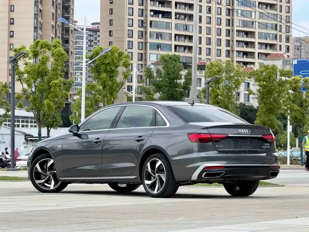 Audi A4L — фото 5
