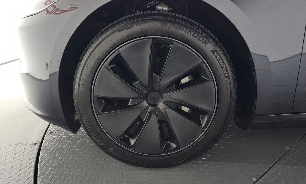 Tesla Model 3 — фото 4