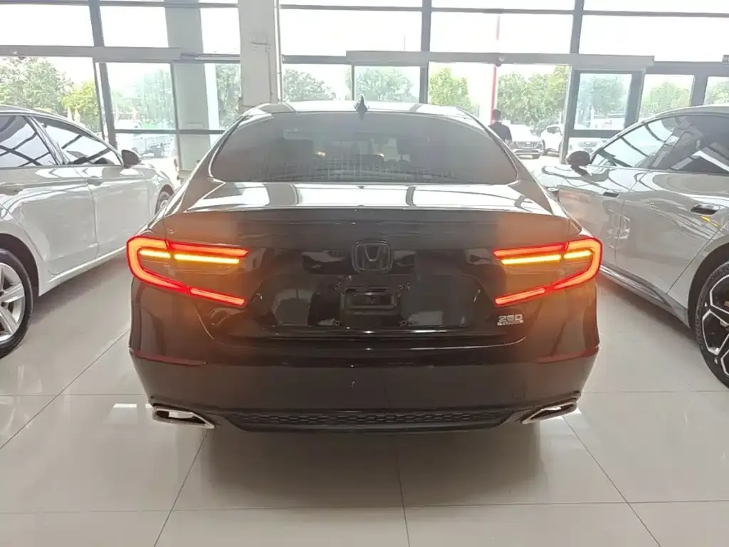Honda Accord — фото 6