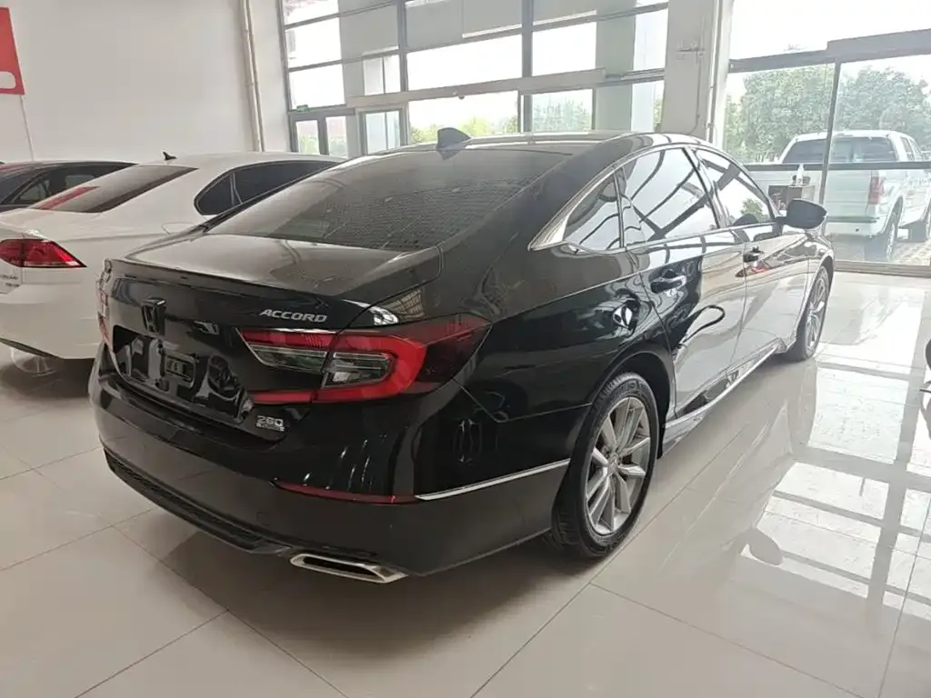 Honda Accord — фото 9