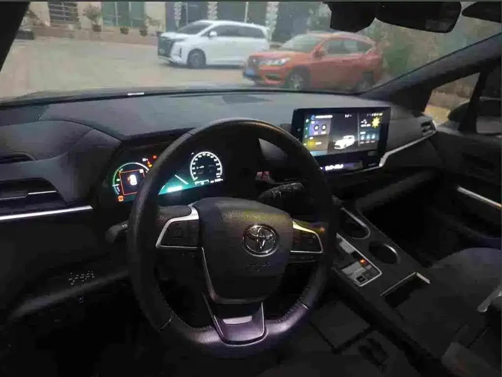 Toyota Granvia — фото 3