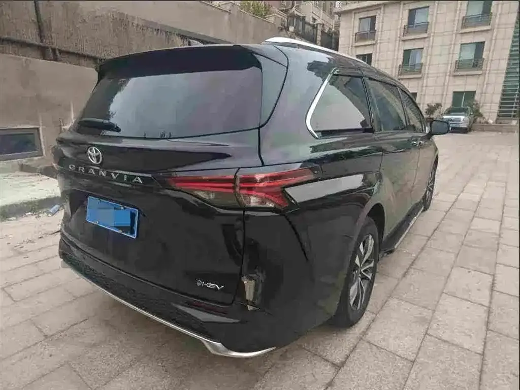 Toyota Granvia — фото 5