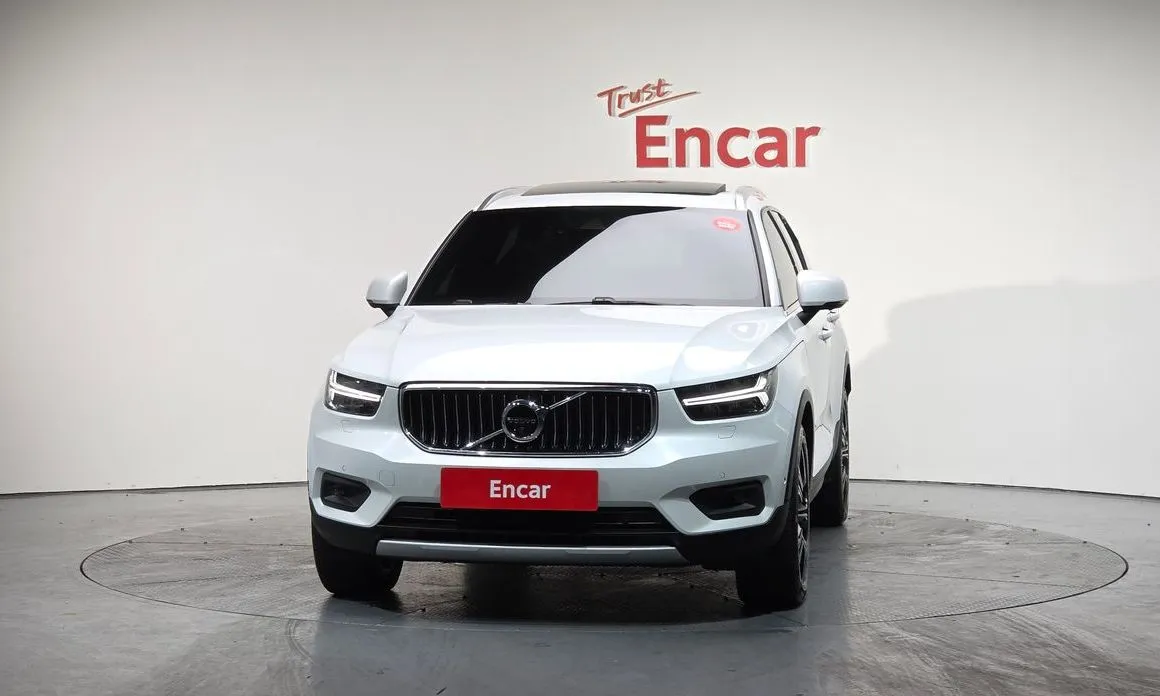 Volvo XC40 — фото 8