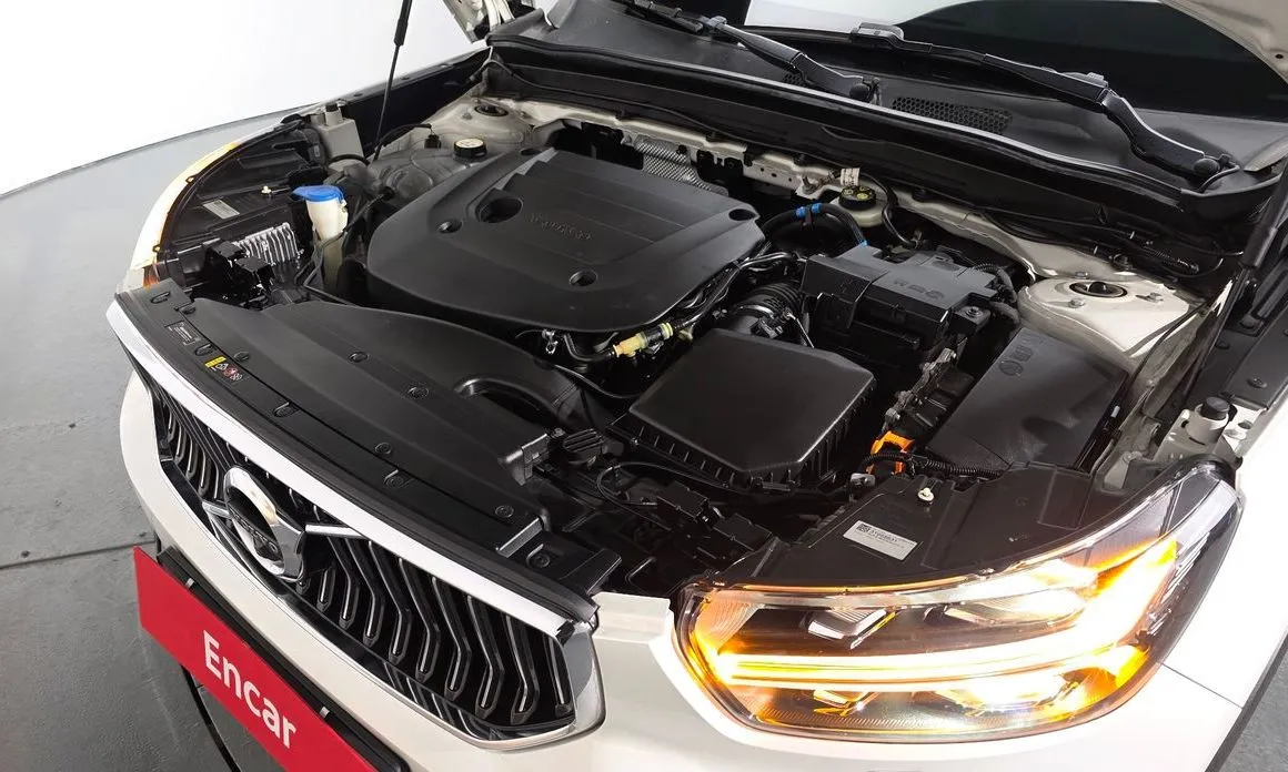 Volvo XC40 — фото 10