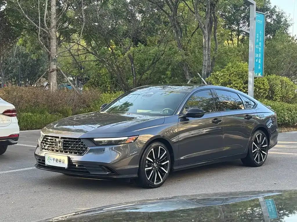 Honda Accord — фото 1