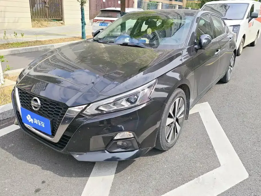 Nissan Teana — фото 1